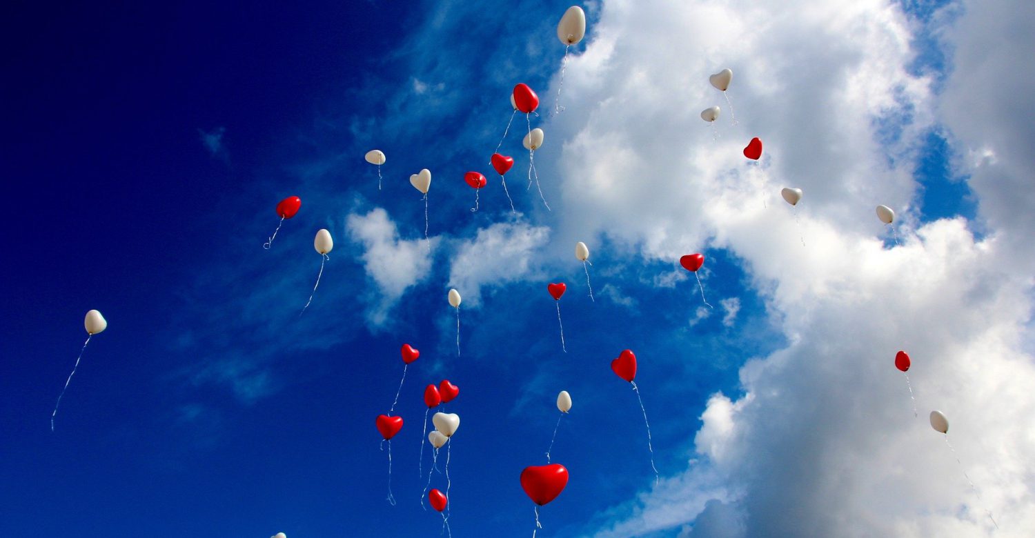 A quelle hauteur peut monter un ballon de baudruche gonflé à l&rsquo;helium ?